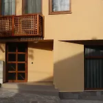 Hotel Roots Old Town