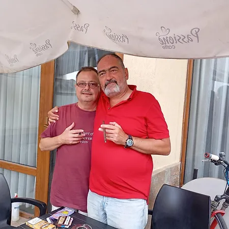 Roots And Wine Bar Hotell 3*