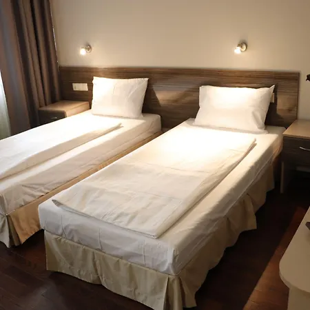 Roots And Wine Bar 3*