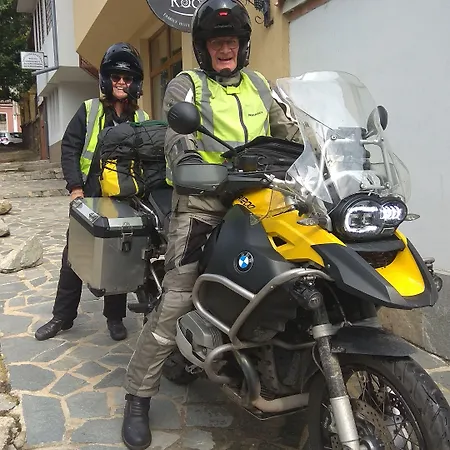 Roots And Wine Bar Hotell 3*