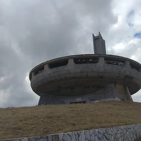 Roots And Wine Bar Hotell 3*