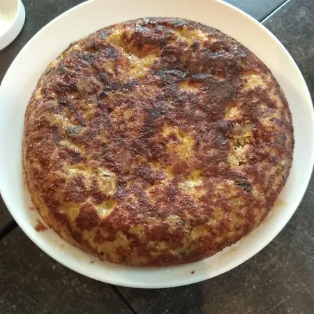 Roots And Wine Bar Hotell 3*