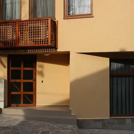 Hotell Roots And Wine Bar