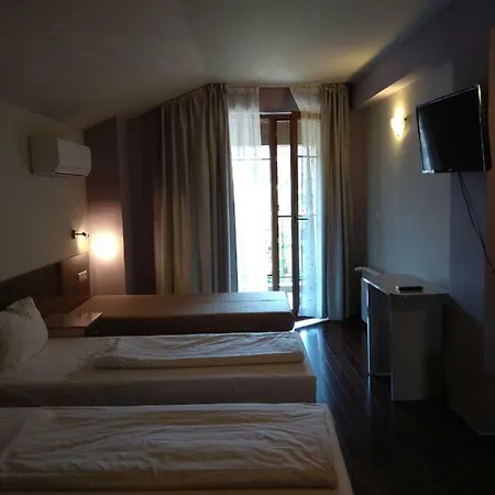 Hotell Roots And Wine Bar