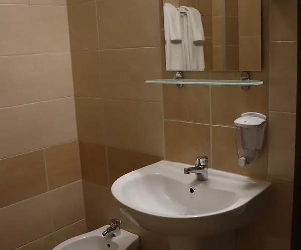 Roots And Wine Bar Hotel 3*