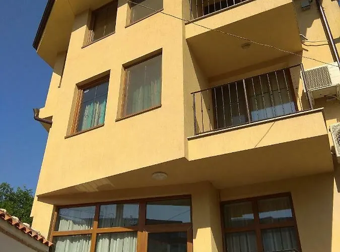 Roots And Wine Bar Hotel 3*