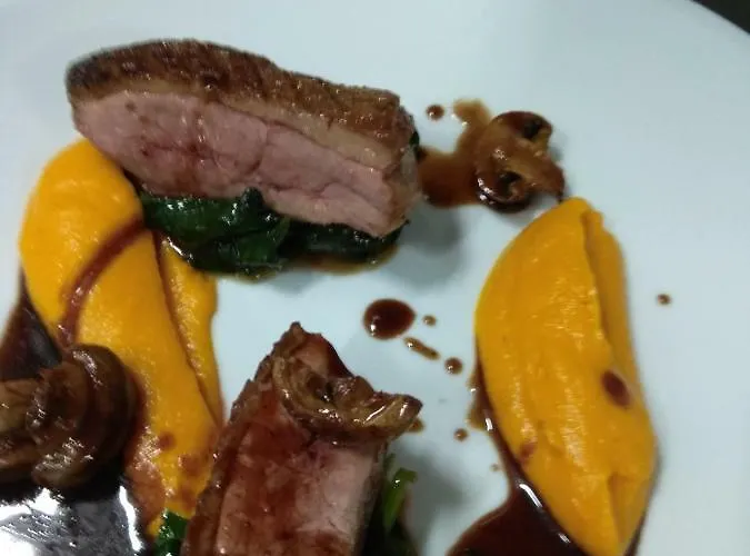 Roots And Wine Bar Hotel