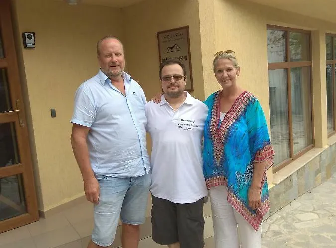 Hotel Roots And Wine Bar 3*