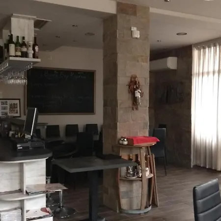 Roots Old Town Hotell 3*