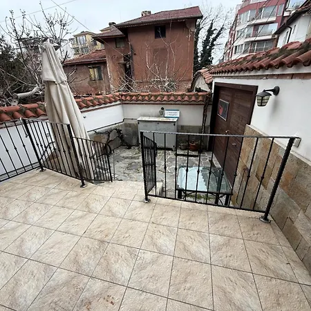 Roots Old Town Hotell 3*