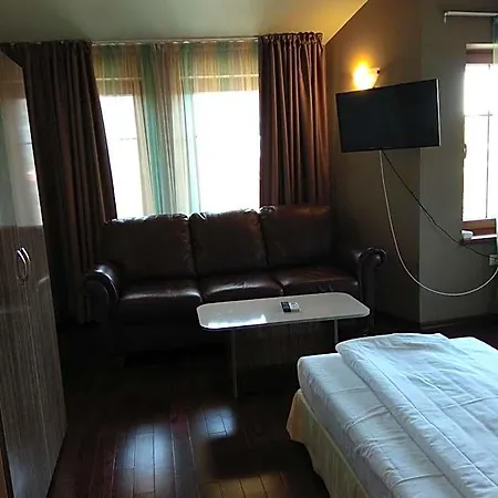 Hotel Roots Old Town 3*