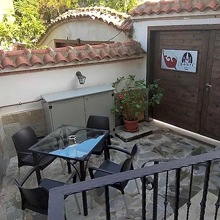 Roots Old Town Hotel 3*