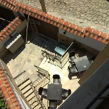 Roots Old Town